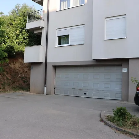 View Free Parking Apartment *