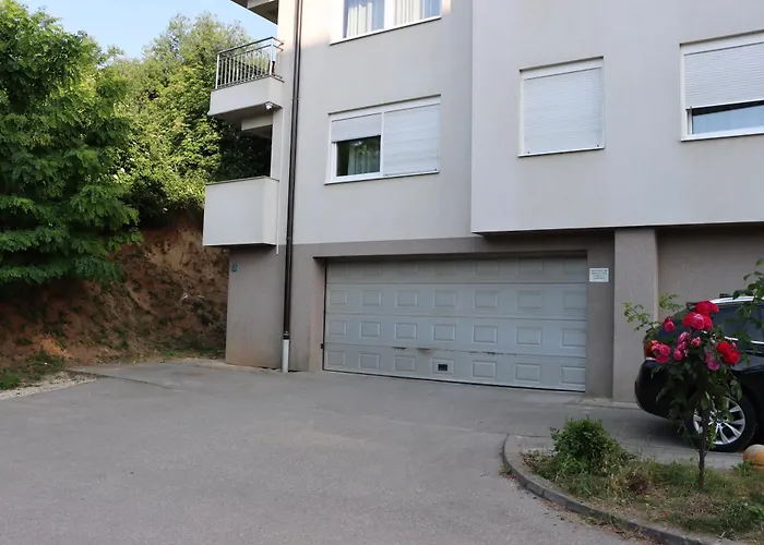 View Free Parking Lejlighed *